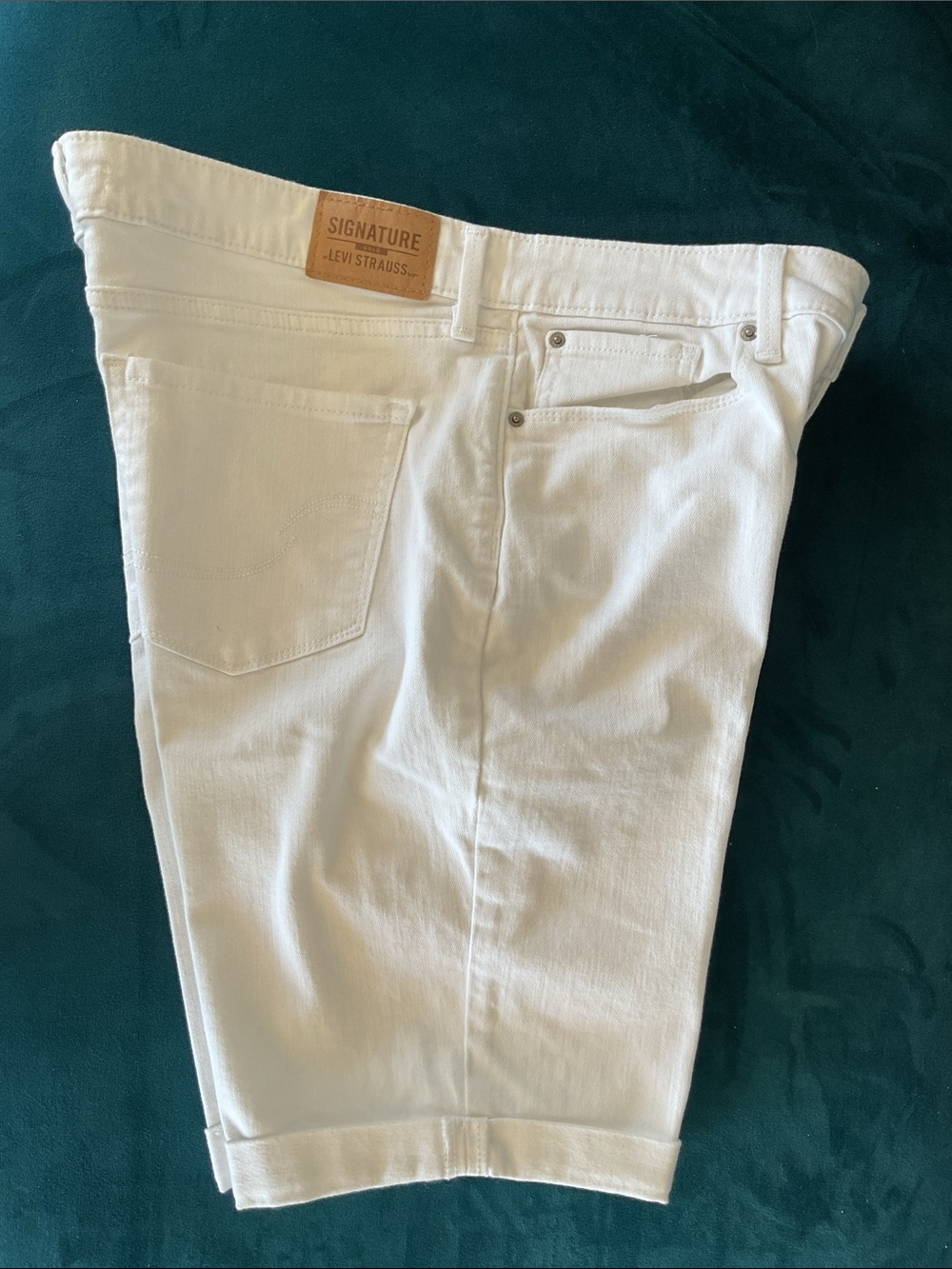 Signature LEVI Strauss BERMUDA shorts (12) like NEW! - Picture 3 of 4
